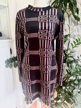 chic me Black & Brown Geometric Long Sleeve Velour Dress